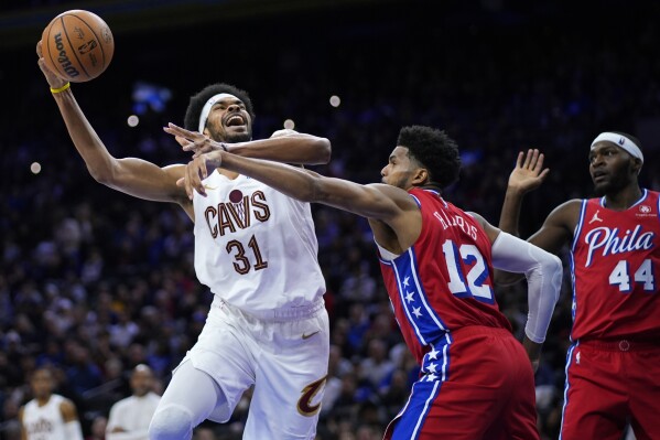 Maxey Payne lead 76ers past Cleveland 104 97 send Cavaliers to